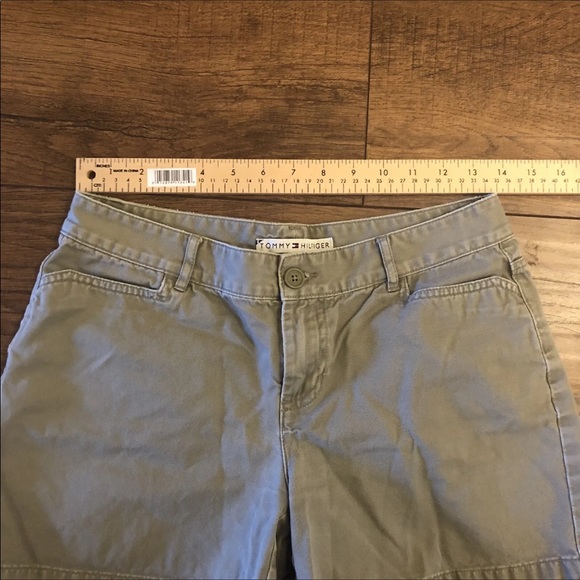 Tommy Hilfiger Womens Shorts Size 4 Green 4” Inseam Flat Front Pockets - Picture 2 of 9